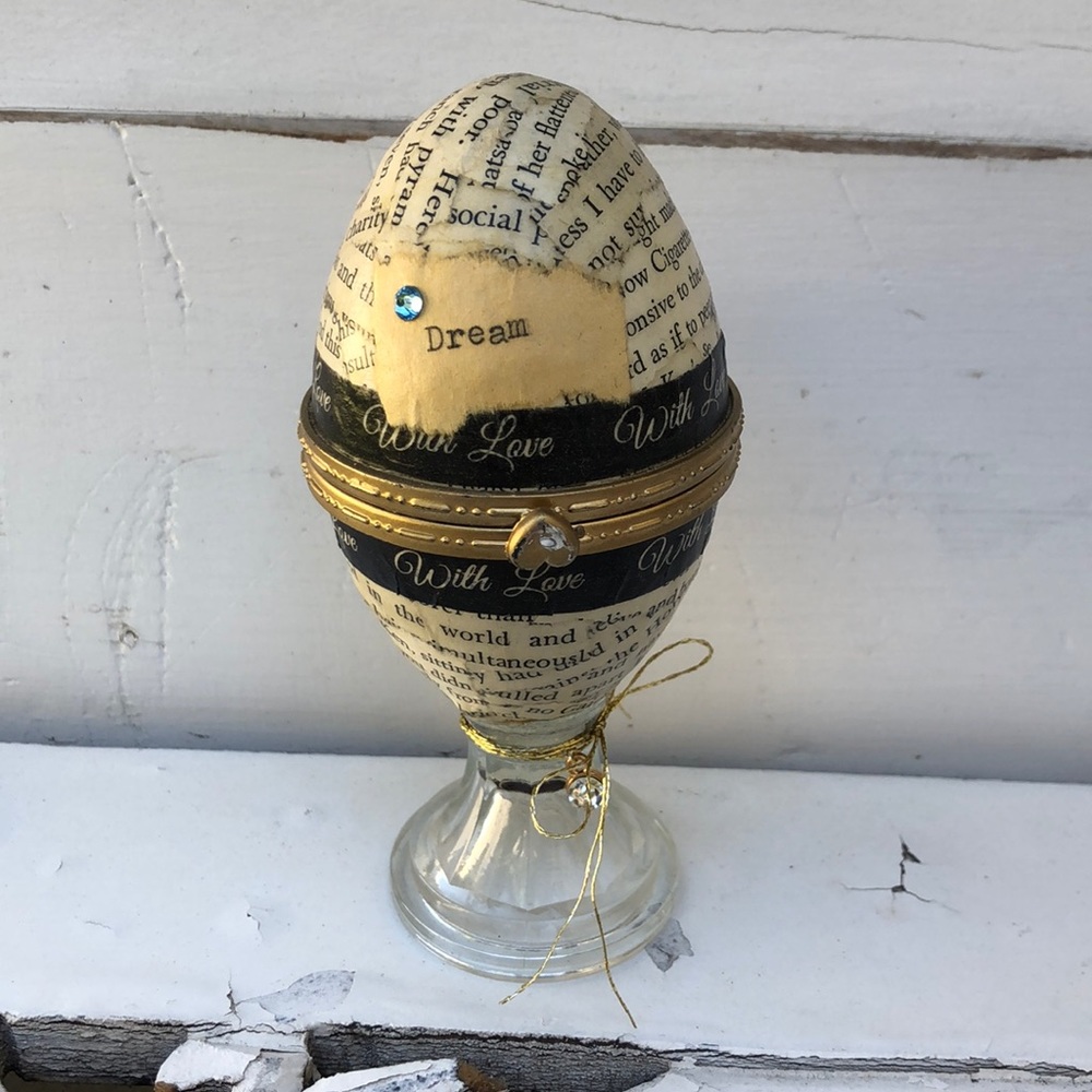 Glass egg